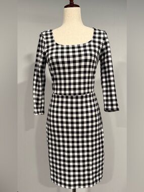 Old Navy Black and White Gingham 3/4 Sleeve Sheath Dress